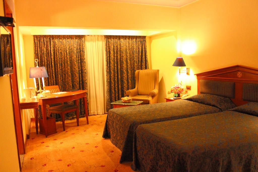 Hotel Sagar Plaza City Centre Púna Pokoj fotografie